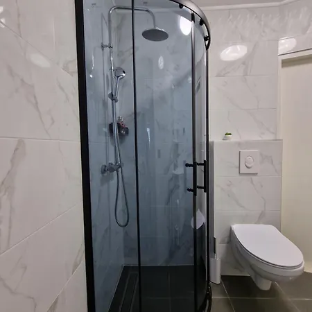 Lara * מולונאט