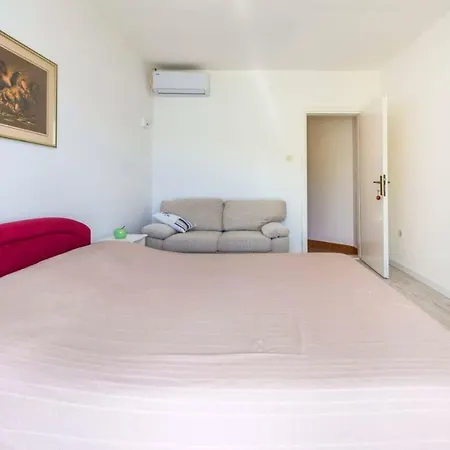 Lara Apartment Molunat